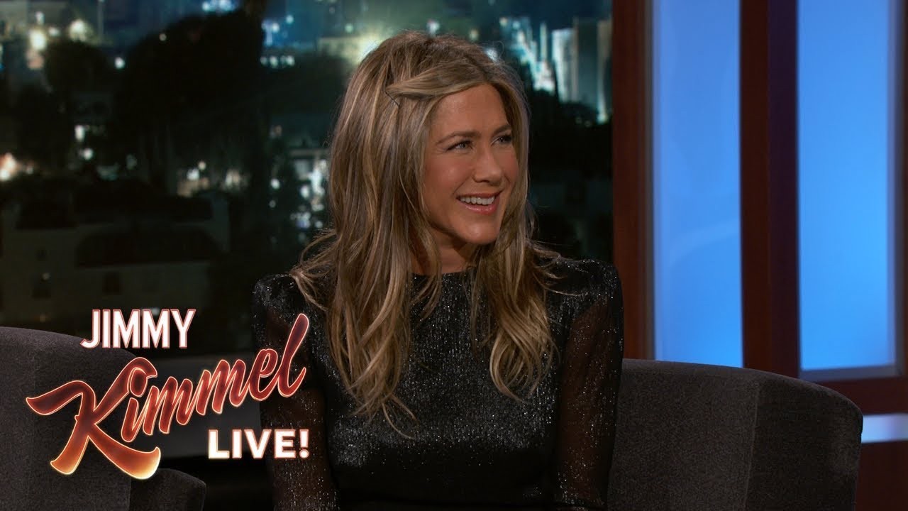 Jennifer Aniston a Dumplin' - Így kerek az élet című filmről  Jimmy Kimmel Live műsorában.